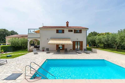 Villa mit drei separaten Apartments