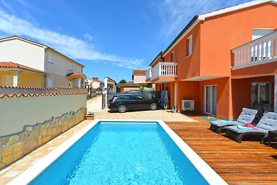Ferienhaus mit Swimmingpool und Gartenküche