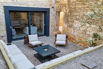 Villa mit Pool und Klima