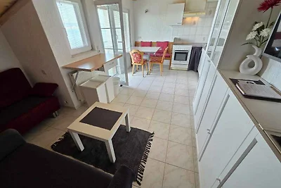 Ferienwohnung mit Balkon, 150 m vom Meer