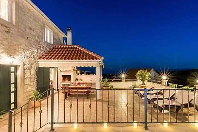 Villa mit Swimmingpool und Meerblick