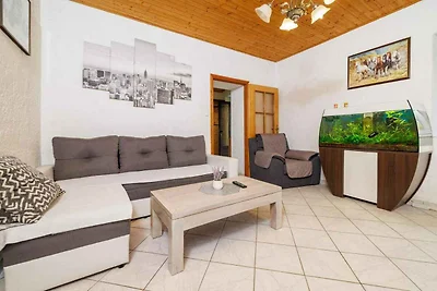 Ferienhaus mit Terrasse und Whirlpool
