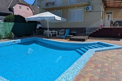 Ferienhaus mit Pool und Internet