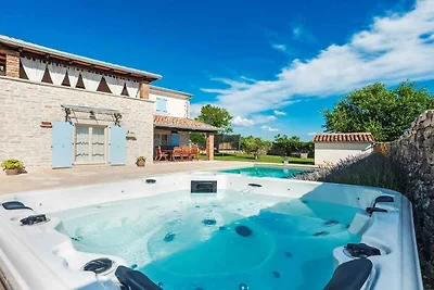 Villa mit Klimaanlage und Pool