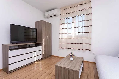 Ferienwohnung mit Klimaanlage und Balkon