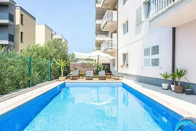 Studio mit Schwimmingpool im Freien