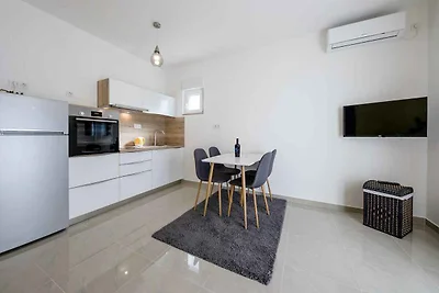 Schöne Wohnung auf der Insel Rab, nur 700m vo