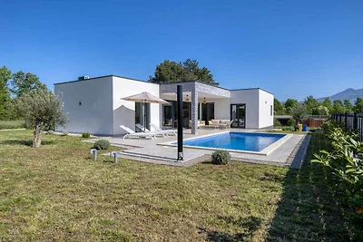 Modernes Haus mit 3 Schlafzimmern, privatem P