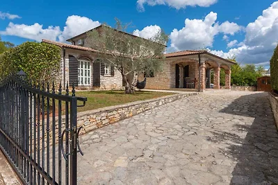 Villa mit Klimaanlage und Pool