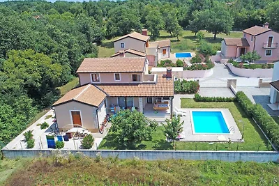 Villa mit Pool und Klimaanlage
