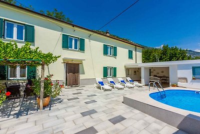 Ferienhaus mit Pool und Grill