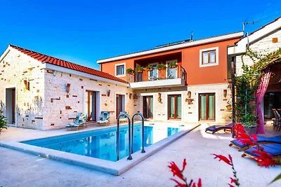 Elegante Villa Pamaroka in Šibenik mit privat