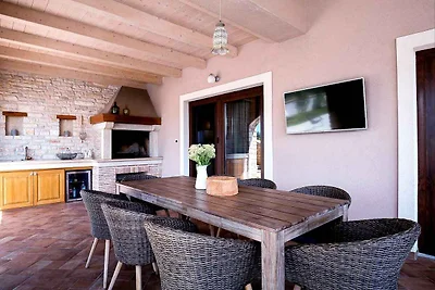 Villa mit Pool, Sauna, privatem Tennis- und