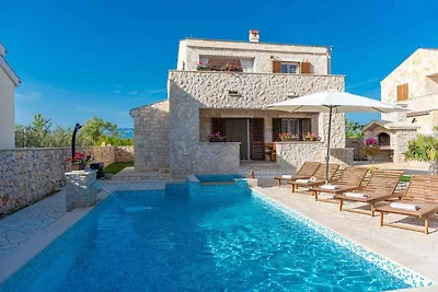 Villa mit Pool, Whirlpool und Sauna