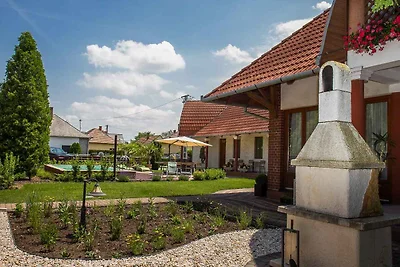 Ferienzimmer in einem Apartmenthaus mit Pool 