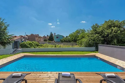 Villa mit Aussenpool