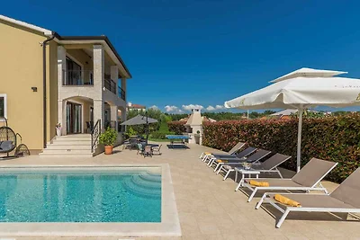 Villa mit Pool und Klimaanlage