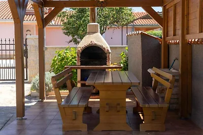 Villa mit Pool und Klimaanlage