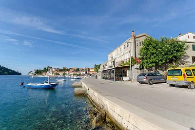 Ferienwohnung mit Klimaanlage am Meer in Brna