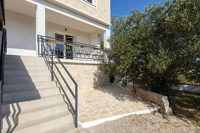 Charmante Ferienunterkunft Srića in Sv.