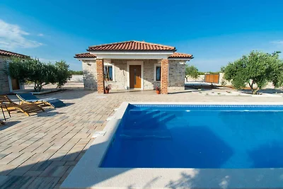 Ferienhaus mit Klimaanlage und Aussenpool