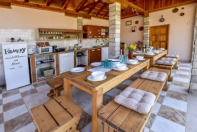 Ferienhaus mit Pool und Grill