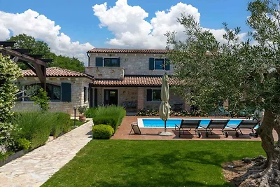 Villa mit Klimaanlage und Pool