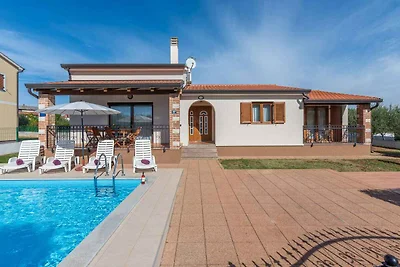 Villa mit Klimaanlage und Pool