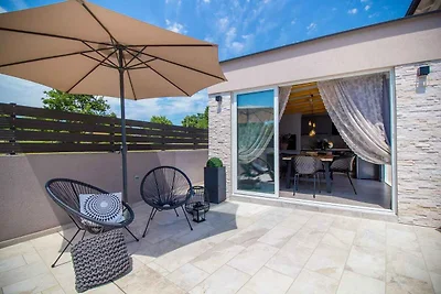 Villa mit Pool und Klimaanlage