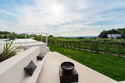 Villa mit Pool und Meerblick