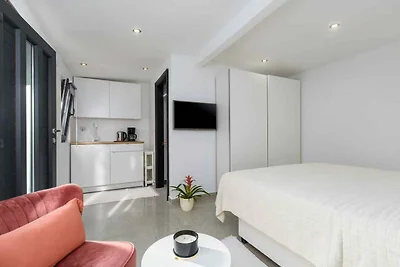 Studio mit Klimaanlage und Terrasse
