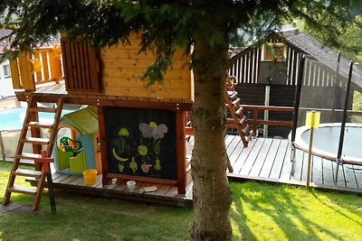 Ferienhaus mit Spielplatz und Panorama