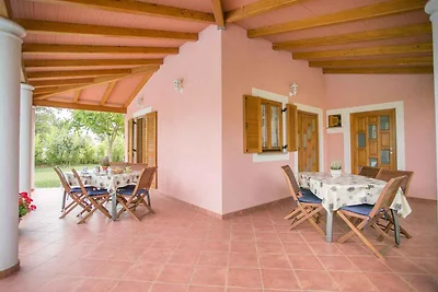 Villa mit Pool, Fitnessraum und Sauna für 8