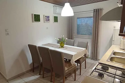Ferienwohnung mit Klimaanlage, Balkon und Gar