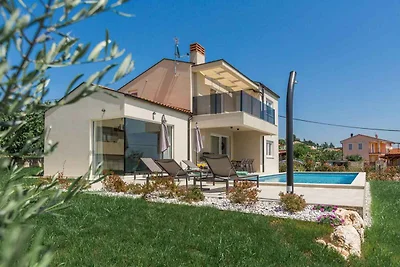 Villa mit Pool, Meerblick