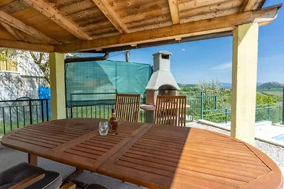 Ferienhaus mit Pool und Klimaanlage