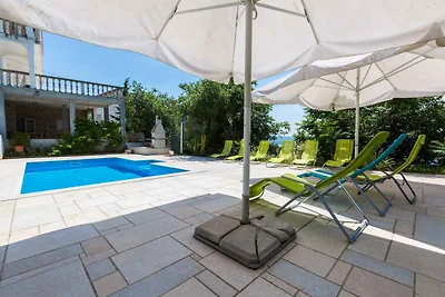 Ferienwohnung mit Pool und Meerblick