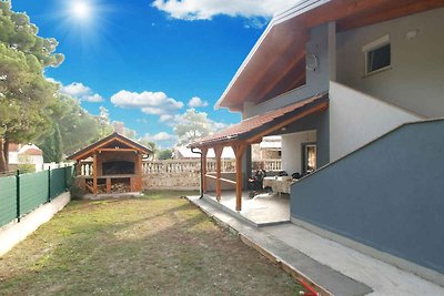 Ferienhaus mit Pool und Klimaanlage