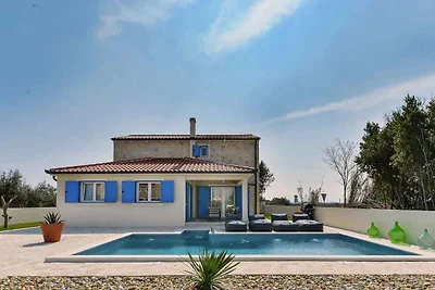 Villa mit Pool und Grill