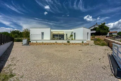 Villa mit Pool und Klimaanlage