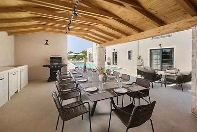 Villa mit Pool, nur wenige Minuten von Poreč