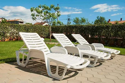Villa mit Pool und Klimaanlage