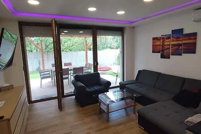 Ferienhaus mit Whirlpool, Klimaanlage und