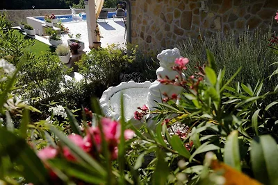 Ferienhaus mit Pool für 6 Personen