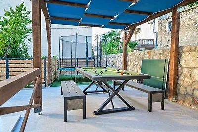 Villa mit Meerblick, Wellnessbereich und Pool