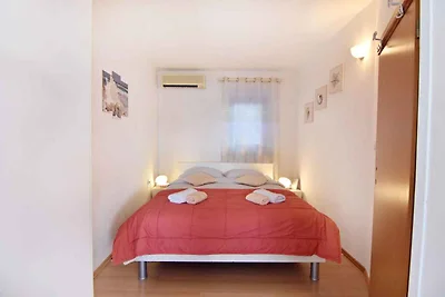 Ferienwohnung mit Terrasse und Klimaanage