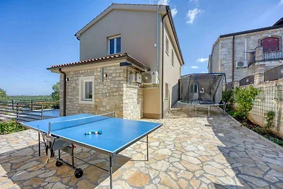 Villa mit Pool und Klimaanlage