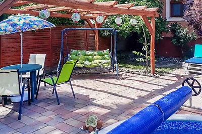 Ferienhaus mit Pool und Planschbecken
