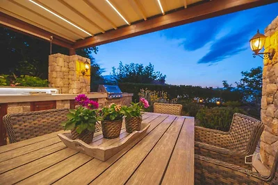 Ferienwohnung mit Balkon, Klimaanlage und