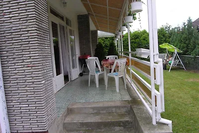Ferienhaus mit Garten und Terrasse